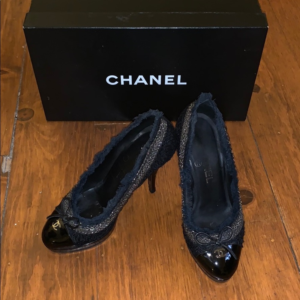 CHANEL Black Tweed Pumps 35 Authentic